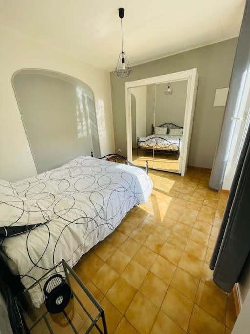 Chez Leo I - Appartement T2 Proche Tricastin Bollène Exterior foto